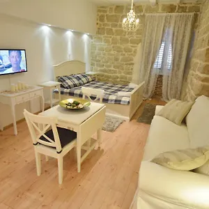 Rossella 4 , Rovigno Croazia